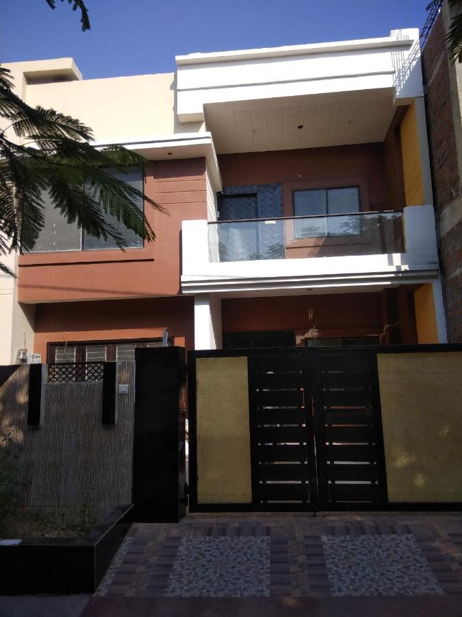 Kalindi Mid Town Villa Indaur Kültér fotó